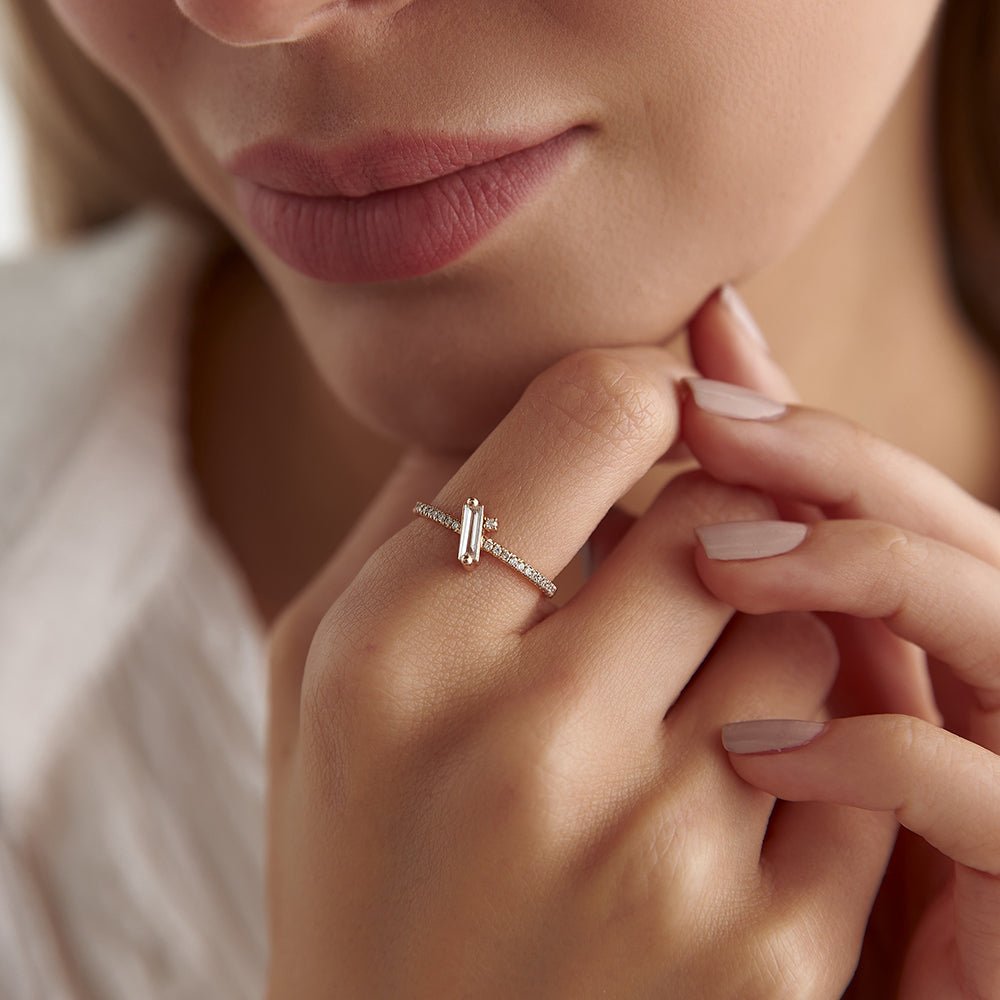 0.20 Karat Merkez Baget & 0.20 Karat Kenar Yuvarlak Kesim Pırlanta Yüzük - RNF0865 | Pırlanta Yüzük | Ronaff Pırlanta | Tektaş Yüzük, Pırlanta Yüzük, Kolye, Küpe