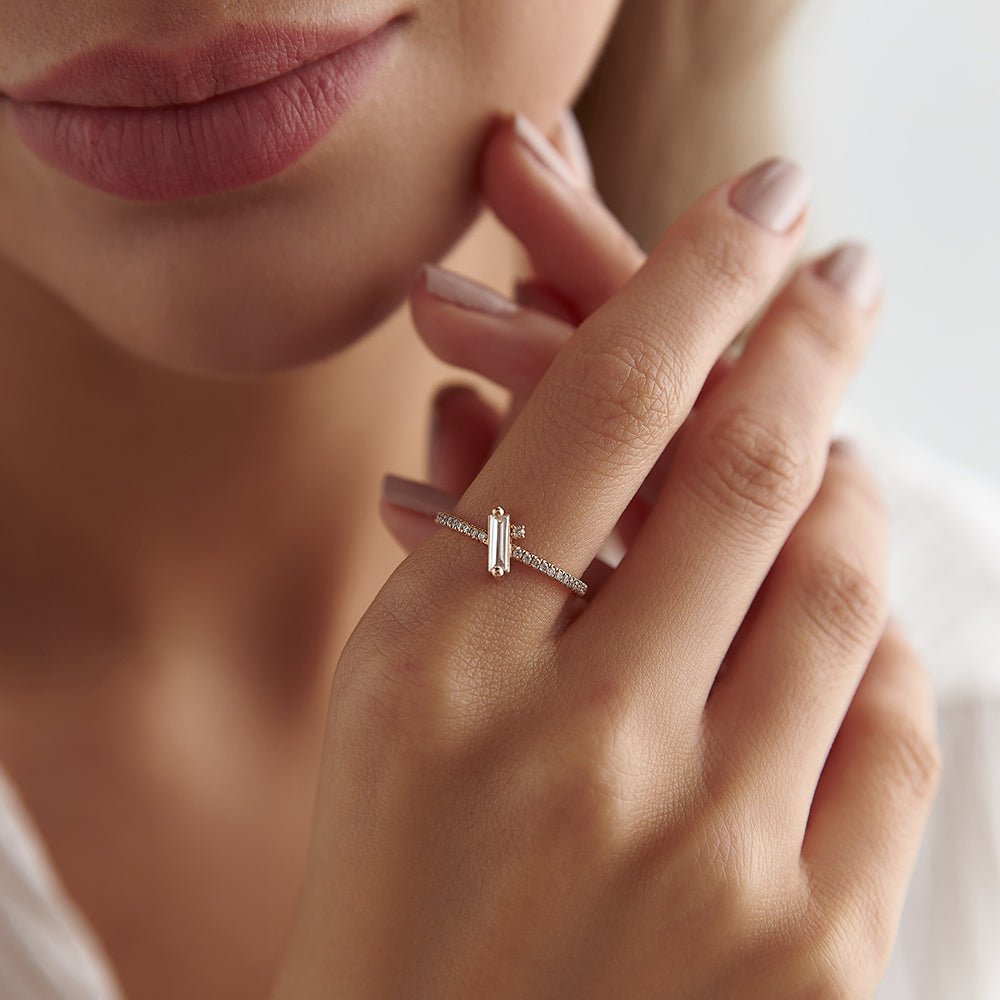 0.20 Karat Merkez Baget & 0.20 Karat Kenar Yuvarlak Kesim Pırlanta Yüzük - RNF0865 | Pırlanta Yüzük | Ronaff Pırlanta | Tektaş Yüzük, Pırlanta Yüzük, Kolye, Küpe